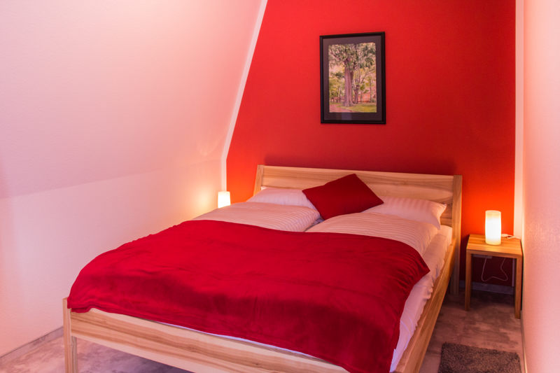Schlafbereich eines Apartments im Obergeschoss der Pension in Wildau Schlafbereich eines Apartments im Obergeschoss der Pension in Wildau
