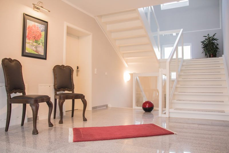 lichtdurchflutete Eingangshalle der Pension in Wildau lichtdurchflutete Eingangshalle der Pension in Wildau