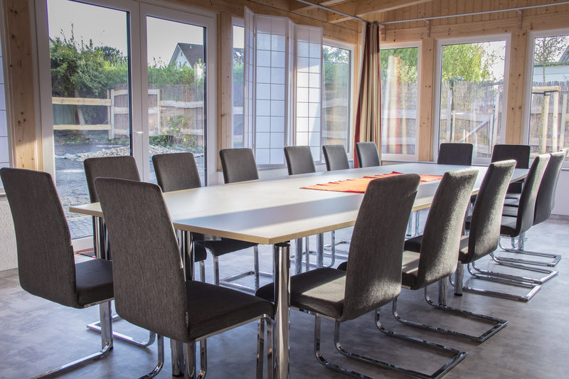 geräumiger Wintergarten als Konferenzraum geräumiger Wintergarten als Konferenzraum