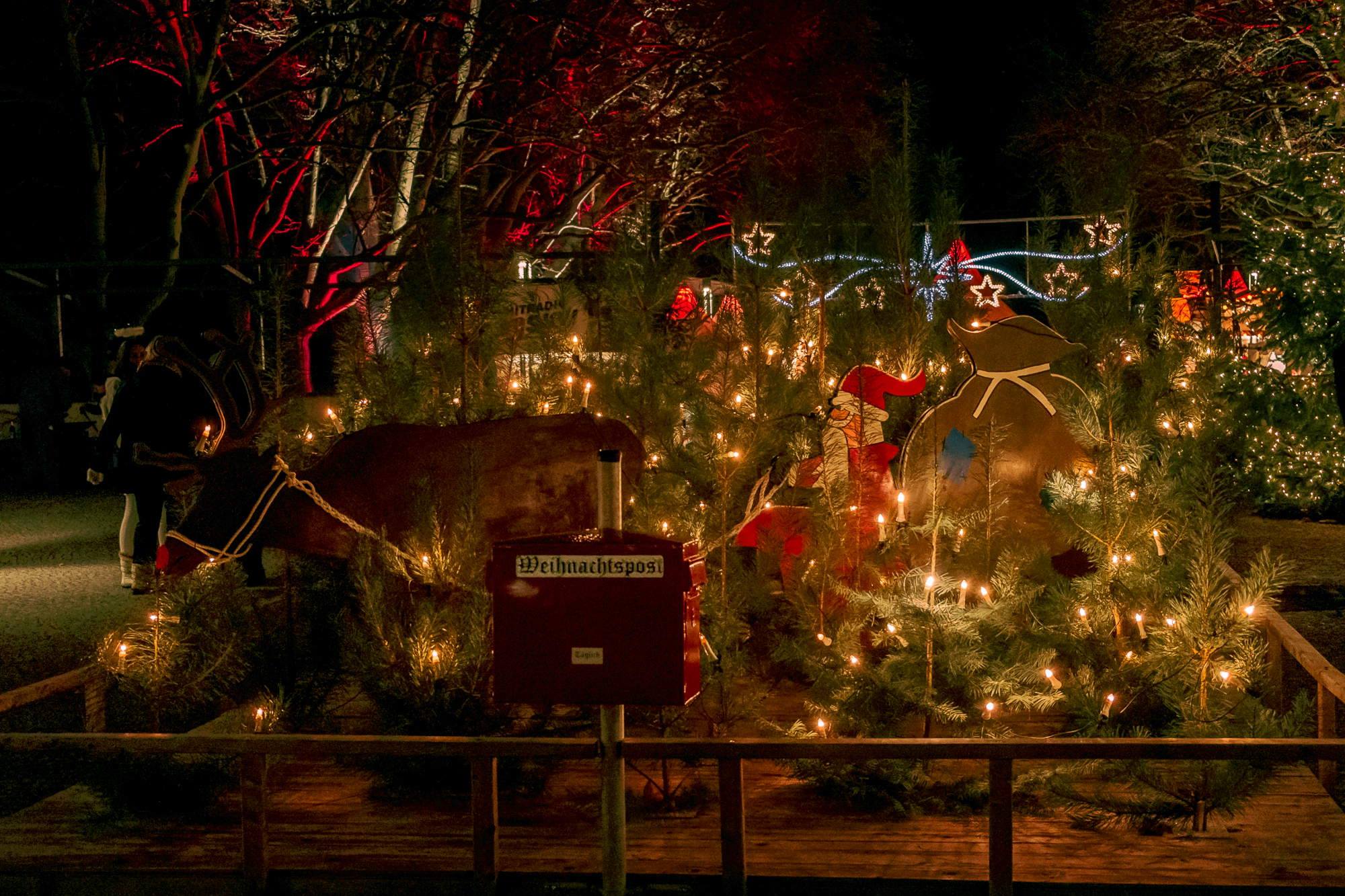 Wunschbriefkasten an den Weihnachtsmann Wunschbriefkasten an den Weihnachtsmann