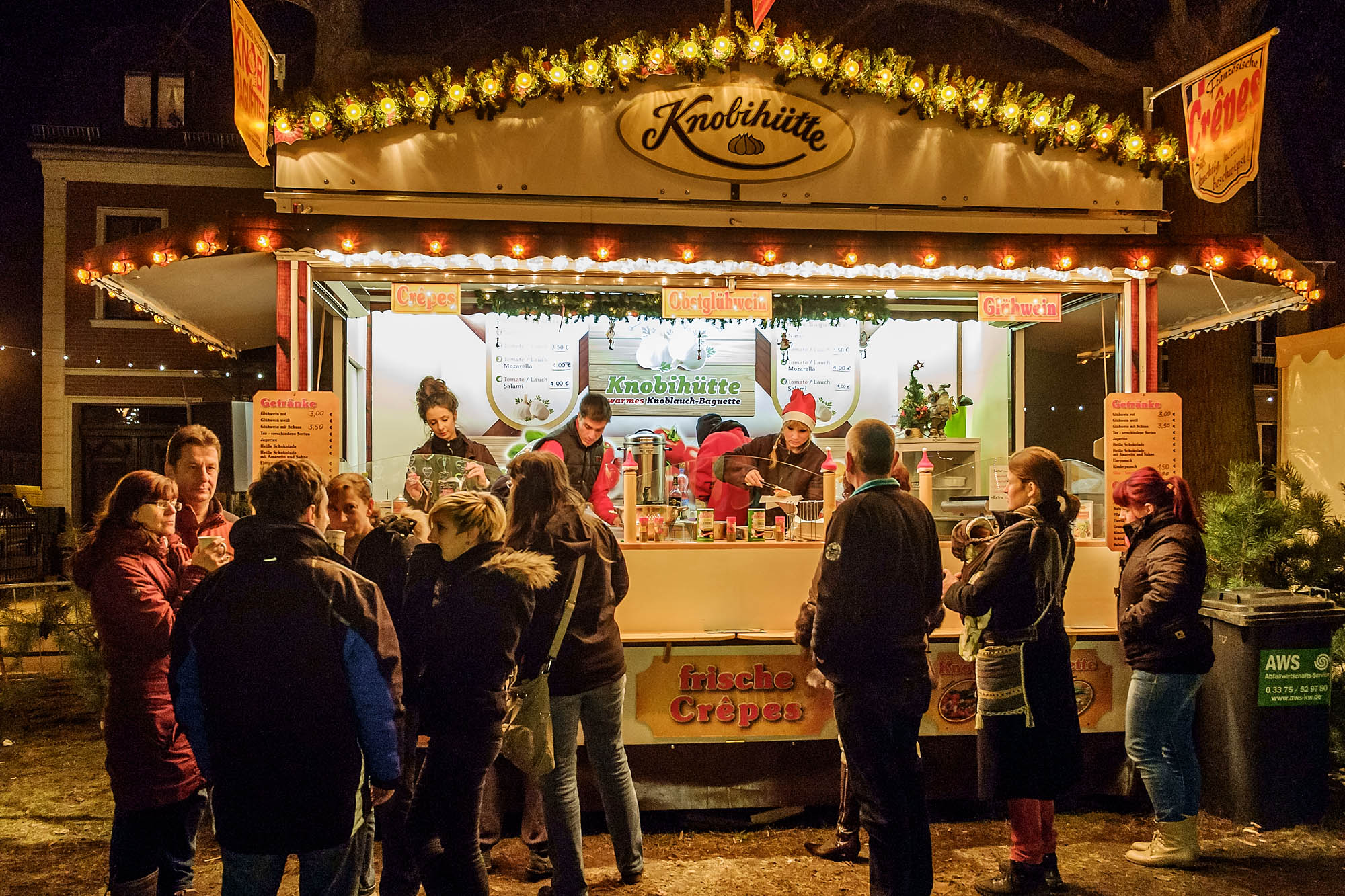 Knobihütte auf dem Weihnachtsmarkt Königs Wusterhausen Knobihütte auf dem Weihnachtsmarkt Königs Wusterhausen